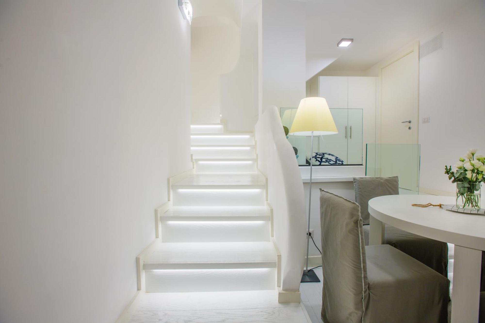 White Stylish Apartment 3 Вико-Экуенсе Экстерьер фото